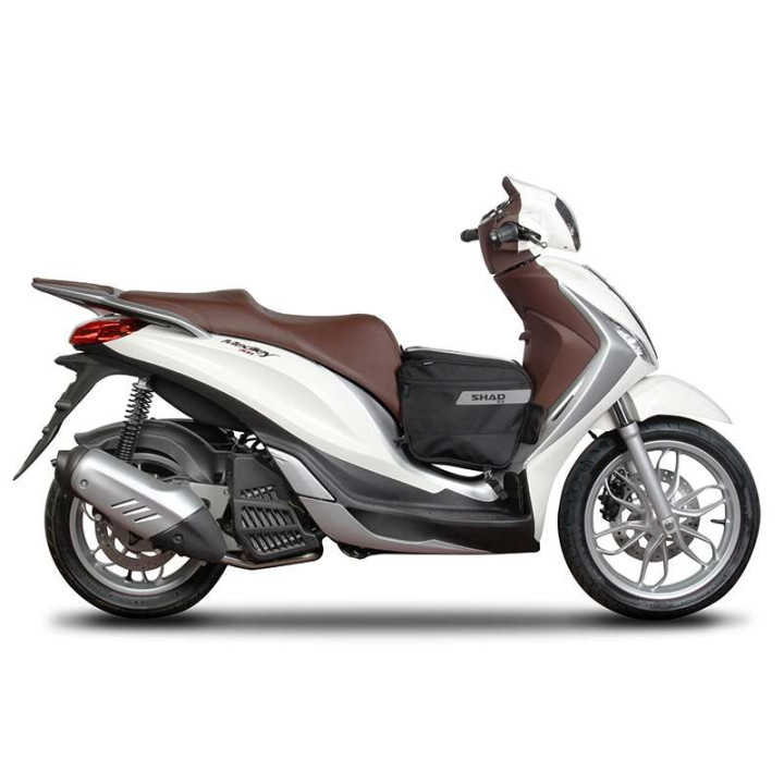 SHAD SC25 25-liter scooter tunnel bag