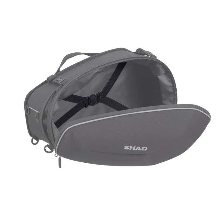 Sacoches cavalières Shad E48 + écarteurs Yamaha FZ8 (Y0FZ80SE)