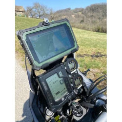 Motoboxer Yamaha Ténéré 700 speedo shift plate (B&amp-W screen) 2