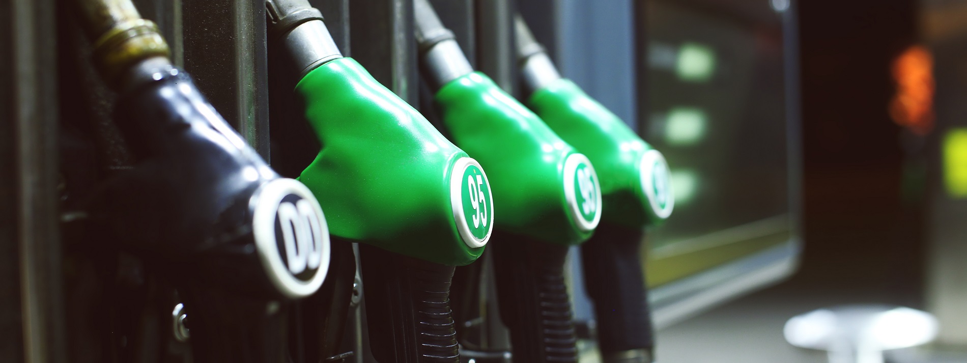 Quelle essence utiliser pour ma moto ? Comment gérer le carburant en voyage deux-roues ?
