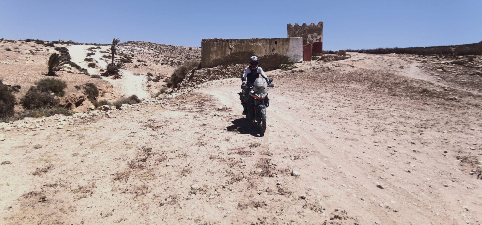 Voyage moto sur les pistes du Sud du Maroc avec les copains (EP3)