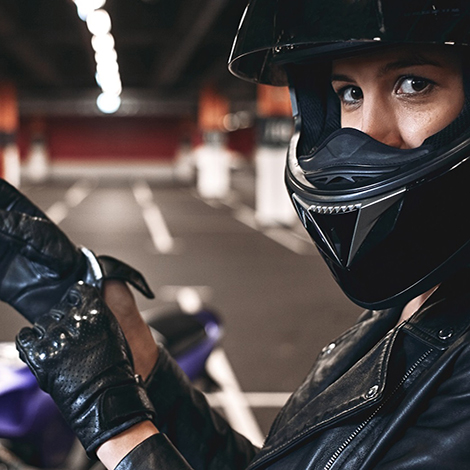 Équipements dédiés aux motardes : Comment choisir sa tenue moto ?