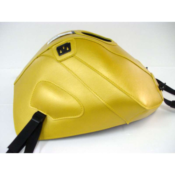 Tapis de réservoir Bagster jaune or (1522I) Triumph 675 Street Triple 2011 Tapis de réservoir Bagster jaune or (1522I) Triumph 675 Street Triple 2011