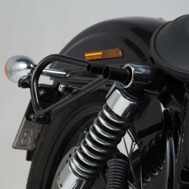 Sacoches cavalières SW-Motech LEGEND GEAR LC2 Black Ed. + écarteurs SLC Harley DYNA WIDE GLIDE
