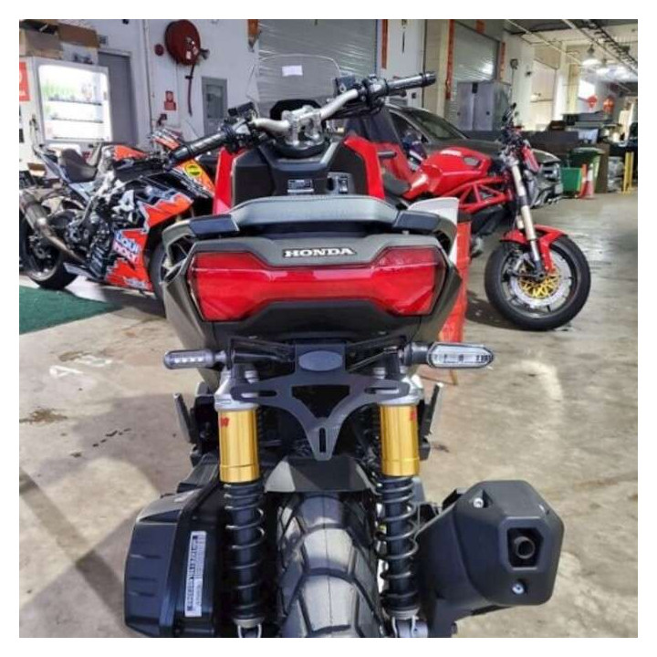R&amp-G Honda ADV 150 plate bracket (LP0302BK)