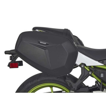 Sacoches cavalières Shad E48SR + écarteurs Z650 (K0Z667SR) Sacoches cavalières Shad E48SR + écarteurs Z650 (K0Z667SR)