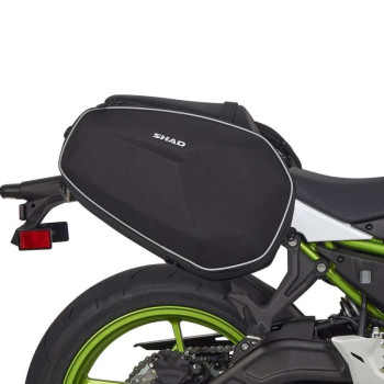 Sacoches cavalières Shad E48 + écarteurs Kawasaki Z650 (K0Z667SE) Sacoches cavalières Shad E48 + écarteurs Kawasaki Z650 (K0Z667SE)