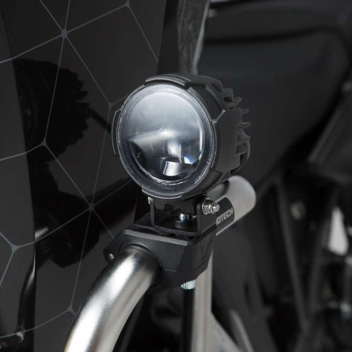 Fixations universelles SW-Motech pour feux additionnels sur crash bar