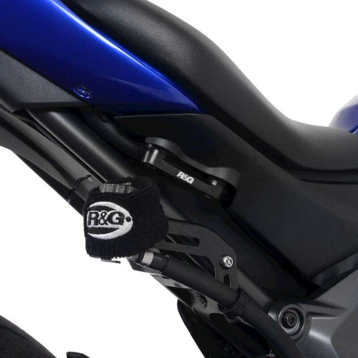 Cache-orifices de repose-pieds R&G (BLP0122BK) YAMAHA R7 22-