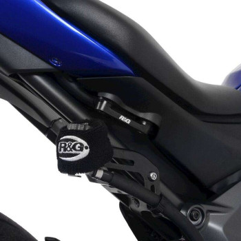Cache-orifices de repose-pieds R&G (BLP0122BK) YAMAHA R7 22-