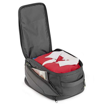 Givi TANKLOCK EA131B 26-liter tank bag Givi TANKLOCK EA131B 26-liter tank bag