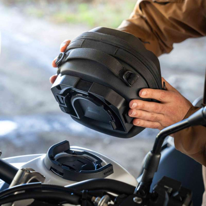 Shad CLICK SYSTEM LOCKED E03CL PRO 3-4 liter tank bag