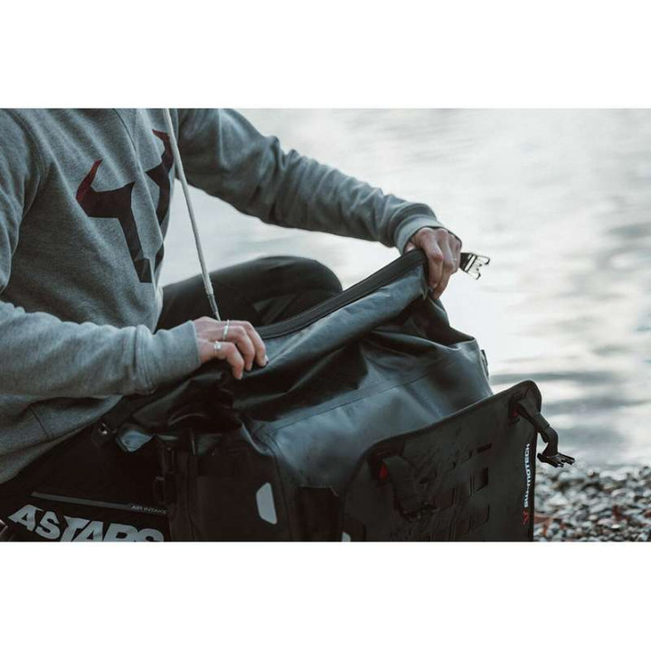 Sacoche latérale avec platine d'adaptation gauche SW-Motech SysBag WP L 27-40 litres Sacoche latérale avec platine d'adaptation gauche SW-Motech SysBag WP L 27-40 litres