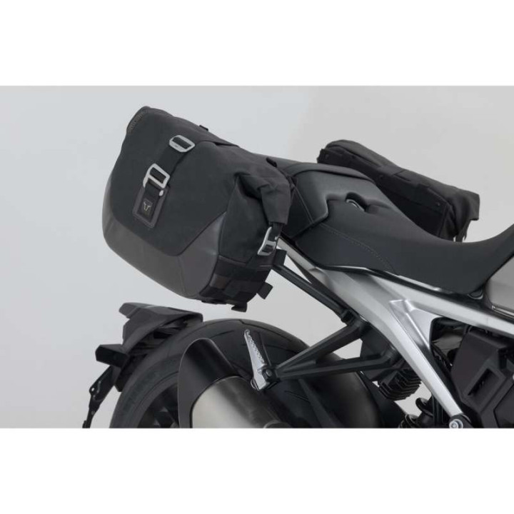 Sacoches cavalières SW-Motech LEGEND GEAR LC1/LC2 + écarteurs SLC Honda CB1000R Neo Sports Café